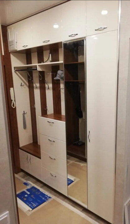 Шкаф  в прихожей